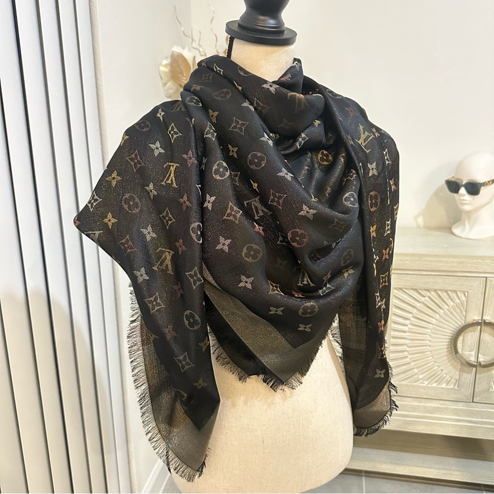 New LOUIS VUITTON LTDE So Shine Monogram Shawl - Picture 8 of 9